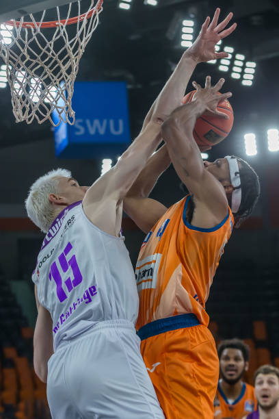 更是对其潜 更是对其潜