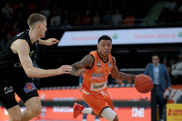 健的防守 健的防守